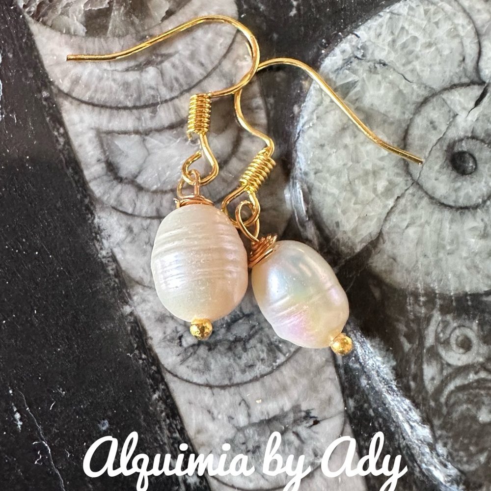 Soft and simple +  Gold and Cream Earrings freshwater pearl